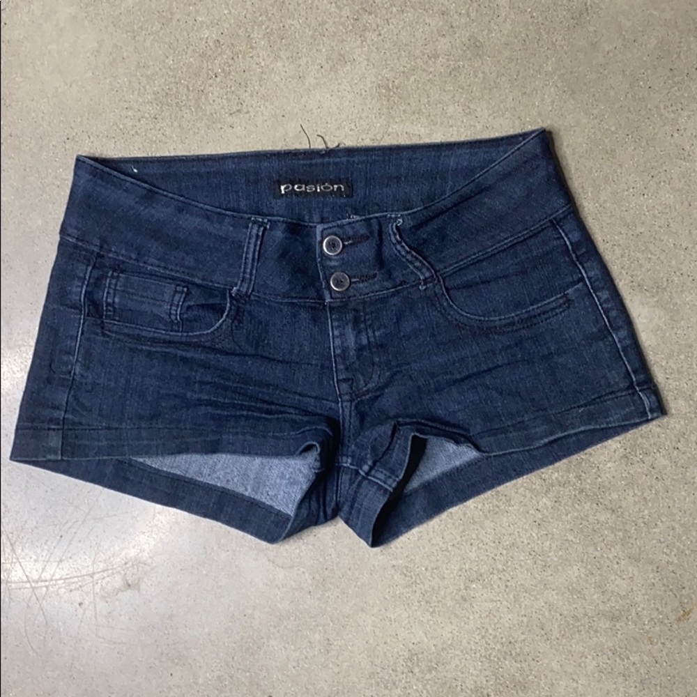 Mid-rise denim shorts
